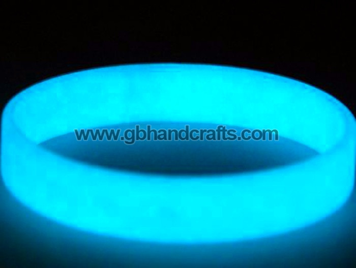 2096 - glow in the dark silicone braclet