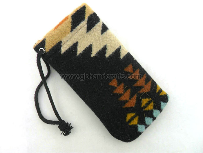 1657 - wool glasses pouch